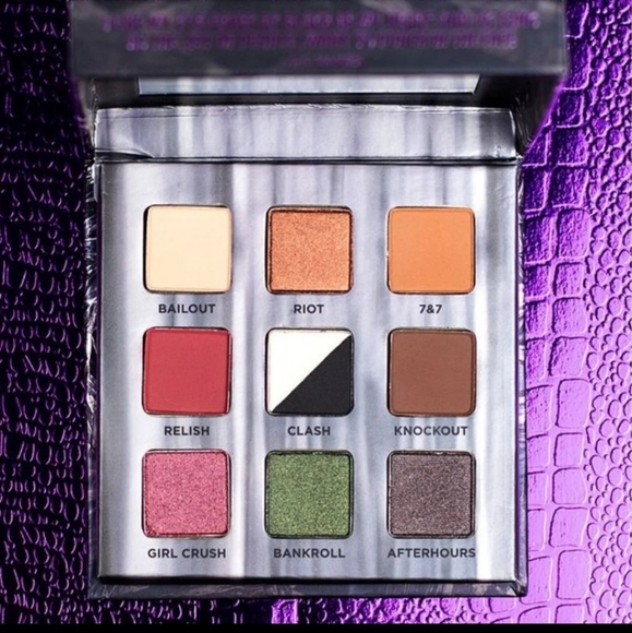 Urban Decay Troublemaker Eyeshadow Palette - Picture 2 of 6